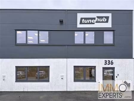 bel espace professionnel entrepôt et bureaux sur pas loin de