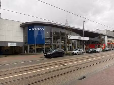 à louer : ancien garage automobile polyvalent à ledeberg