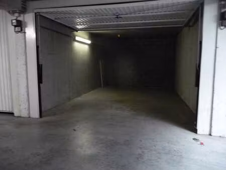 garage individuel à louer à ottignies-centre . douaire.