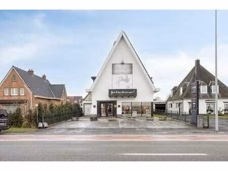 karaktervolle (praktijk)villa op strategische & commercië...