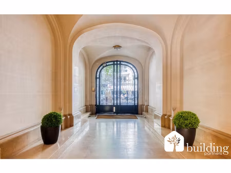 a vendre - victor hugo - appartement de 6 pièces de 198 m2 avec tout le charme de l'ancien