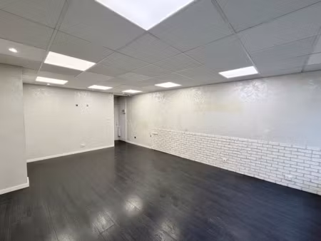 location local commercial 63 m2 à coulommiers