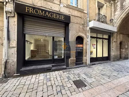 location local commercial 3 pièces à apt