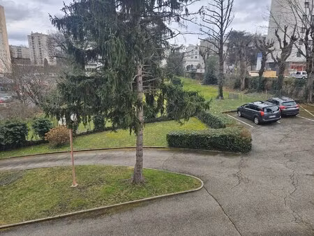 montplaisir t3 avec balcons et garage