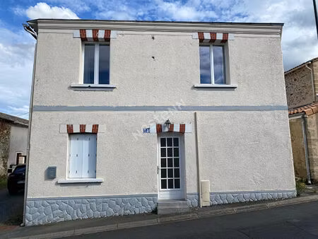 maison rénovée proche vihiers ? 2 chambres  garage ref : d5999