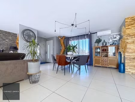 maison individuelle avec une magnifique vue dégagée