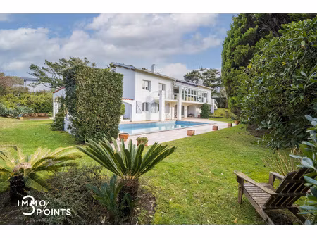 villa 300m2 avec piscine sur le golf de chiberta  en bordure