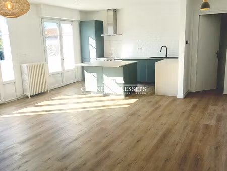 superbe t4 meublé à l'année