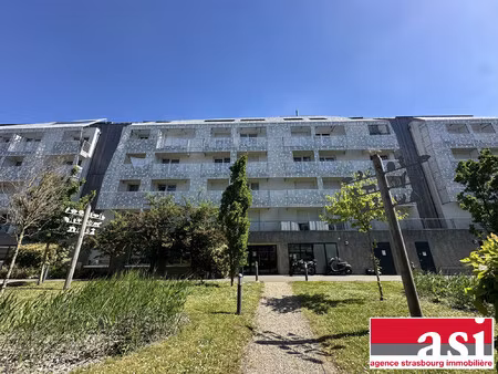 studio récent avec balcon