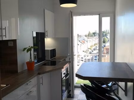 appartement meublé lumineux avec place de parking