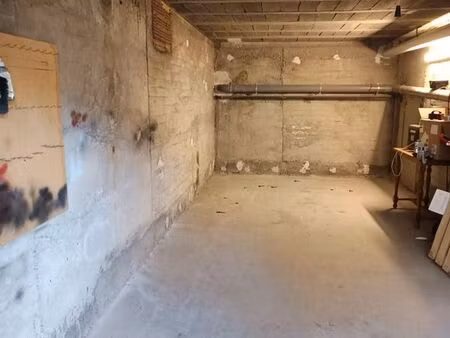 garage électrifié 25 .30m2 long 8.05 x 3.35 ht 2.45 sur amelie les bains 66110