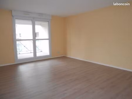 location t3 proximite champ de mars