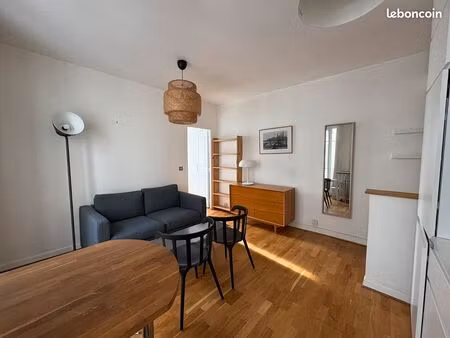 location meublée - 2 pièces - 31 m² paris 18e - 1300cc