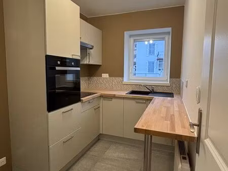 f2 rénové au centre d’archettes