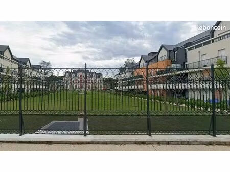loue un box 13.5m²
