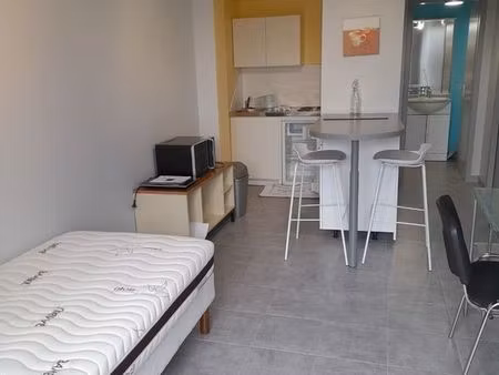 location studio meublé