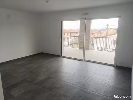 t2 neuf + terrasse + garage