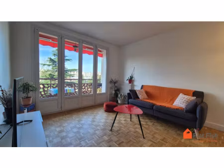 à louer – t3 lumineux avec balcon et loggia fermée –1 120 € cc – 67 38 m²