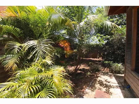 location meublée maison 6 pièces 180 m² à les abymes (97139)  3 400 €