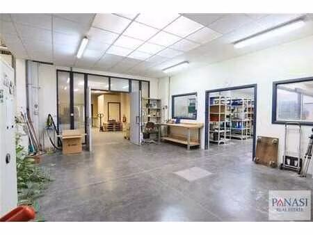 entrepôt de 560 m² multi usages possibles !!