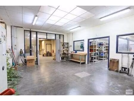 entrepôt de 560 m² multi usages possibles !!