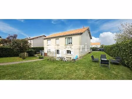 pavillon sur sous-sol 106m²  5 chambres  1000m² de terrain.