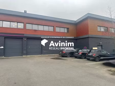 local d'activité de 350m² avec 4 place de parking