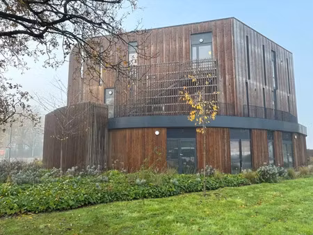 plateaux de bureaux à louer ou à vendre à vertou divisibles et récents