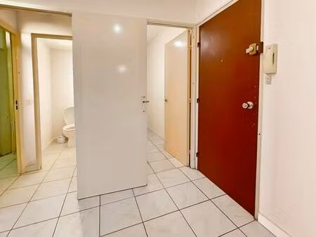 ?t3 67 m² avec ascenseur – parking et métro