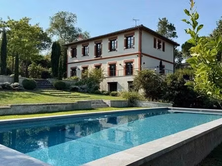 vigoulet auzil  maison rénovée avec piscine.