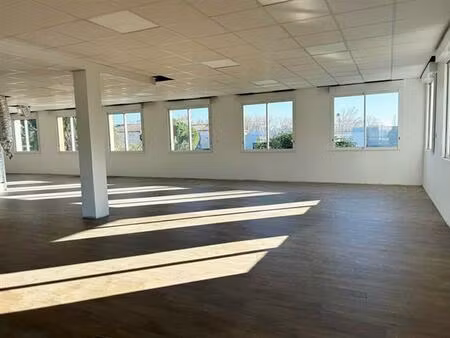 location bureau le pontet 424 m²
