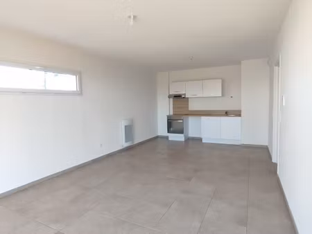 location appartement 3 pièces 61m² garons 30128