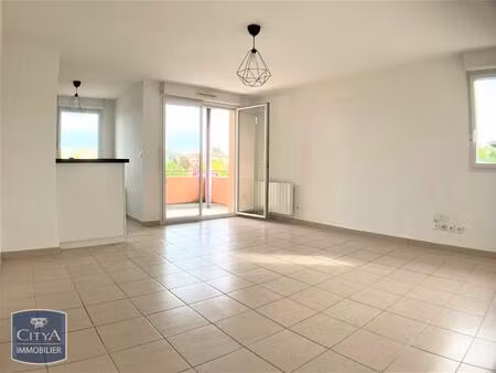 location appartement 3 pièces 61m² montauban 82000