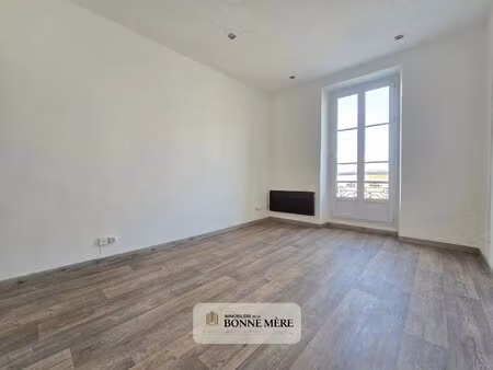 grand t2 de 38.5m² avec balcon à moins de 10 minutes à pied de la timone