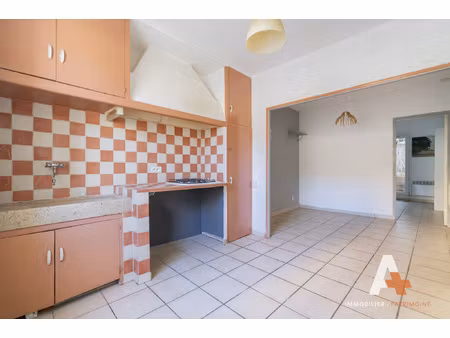 a vendre appartement t2 29 52 m2 loi carrez + petite cour 13