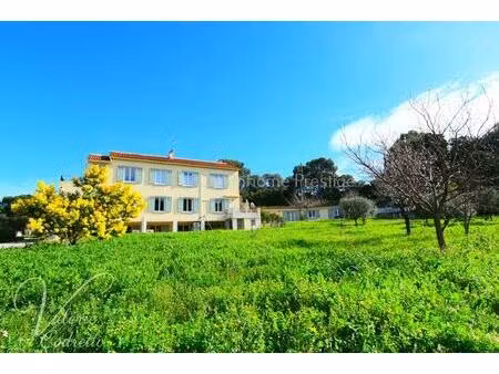 le pradet oursinières – propriété vue mer 320 m² avec appartements indépendants  plage à..