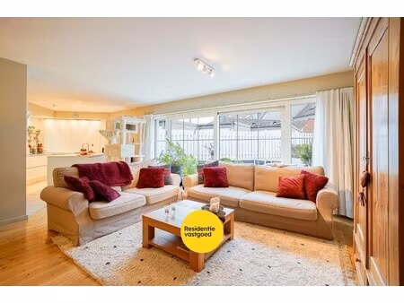 luxueus appartement met 2 slaapkamers en ruim terras op centrale ligging