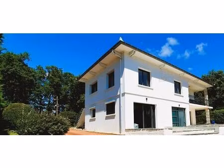 maison contemporaine - tout à pied- 210 m2- prestations de qualité