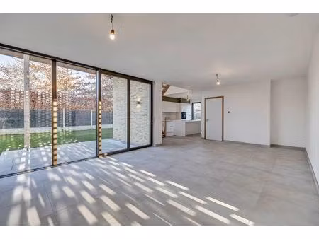 prachtige half open nieuwbouwwoning in uniek woonerf