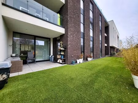 gelijkvloers appartement met tuin!