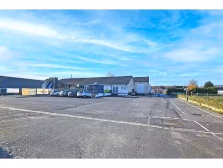 handelsruimte/loods en bouwgrond in mammoet centrum te roeselare