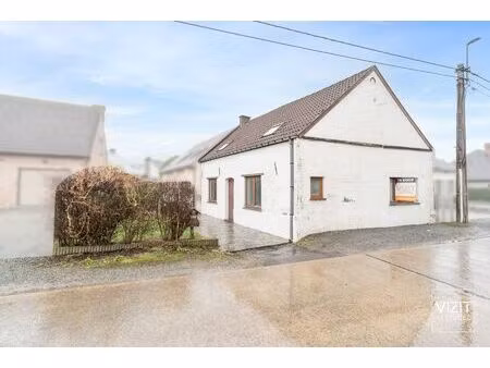 rustig gelegen halfopen woning met tuin in meerbeke