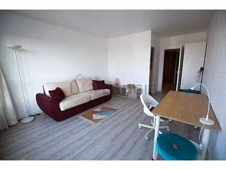 studio meublé avec ascenseur  concierge et local à vélos