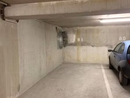 parking 14 m² le mans