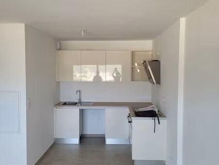 loue f2 neuf stiletto  proche hôpital