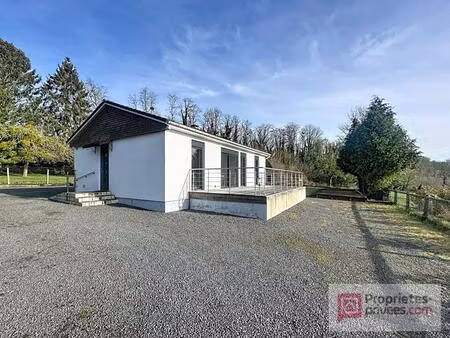 jolie maison et ses annexes aux portes de pont l'evêque  vue dégagée