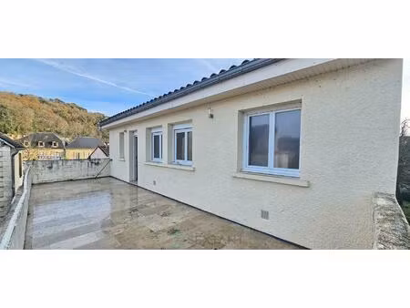 immeuble avec appartement et local polyvalent à sarlat