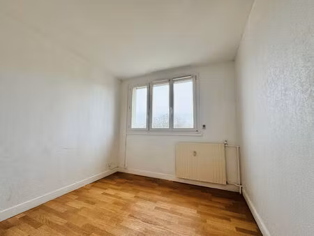location appartement 4 pièces 74m²