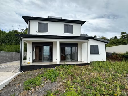 location maison 4 pièces 94m² st benoit 97470