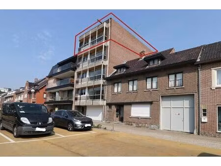 ruim appartement met 3 slaapkamers in hart van bree.